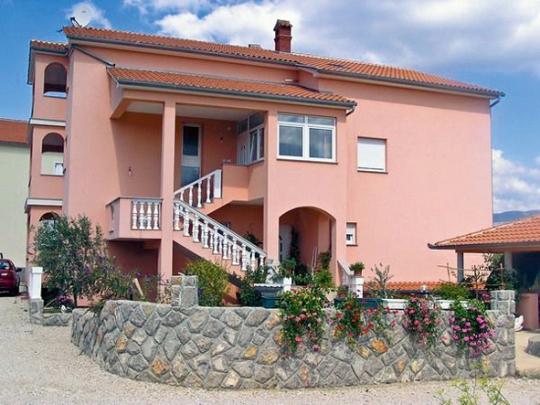 Justinič - apartmán s terasou 300m od pláže